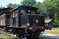 Locomotive ancienne (au chateau de Saint-Fargeau, Yonne) (09)